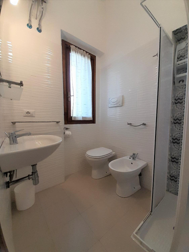 Bathroom 2, Nuova Valmar "Villa Vivienne" Condominio Rei Plaia, Cagliari