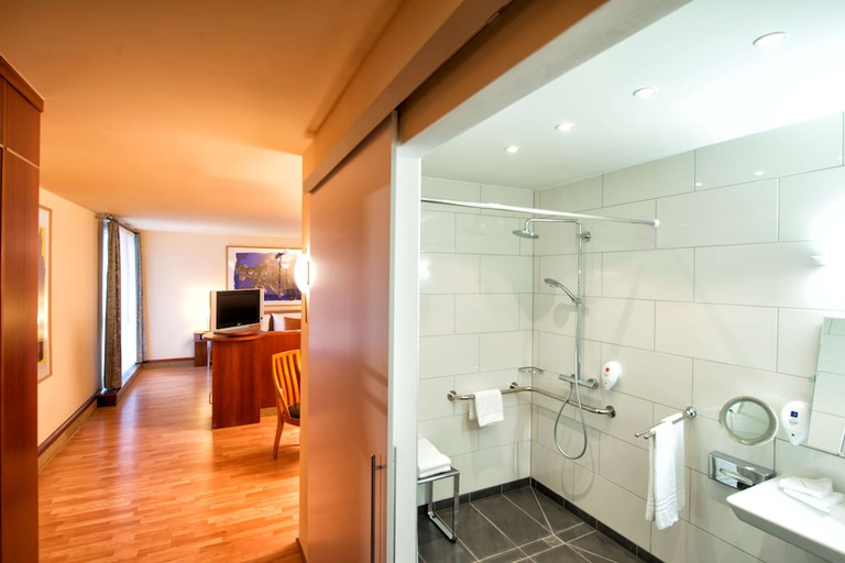 Bathroom 4, RADISSON BLU PARK HOTEL CONFERENCE CENTRE DRESDEN RADEBEUL, Meißen