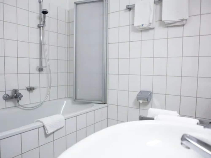 Bathroom 3, Hotel Christina, Köln