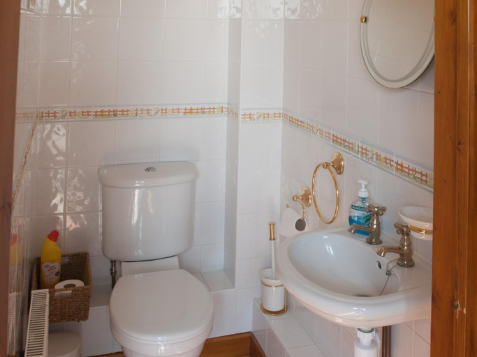 Bathroom 3, Frankaborough Farm Holiday Cottages, Devon