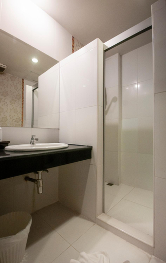 Bathroom 4, Chiangrai Grand Room Hotel., Muang Chiang Rai