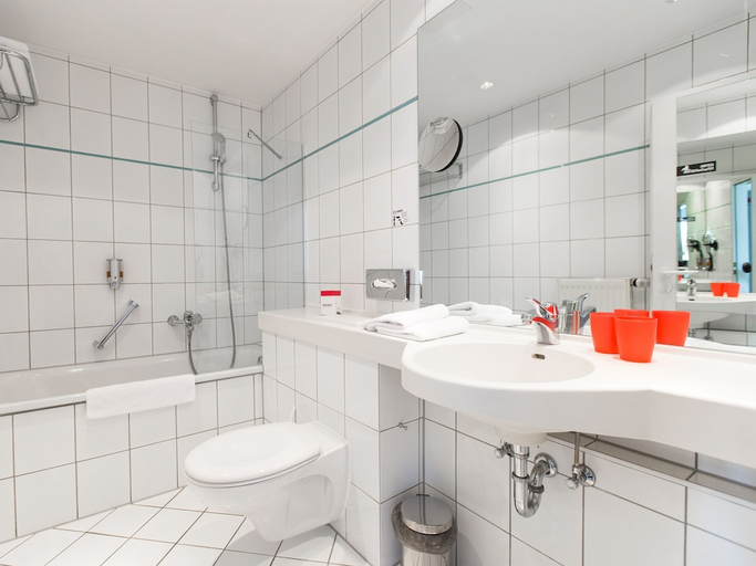 Bathroom 5, Dormero Hotel Dresden Airport, Dresden