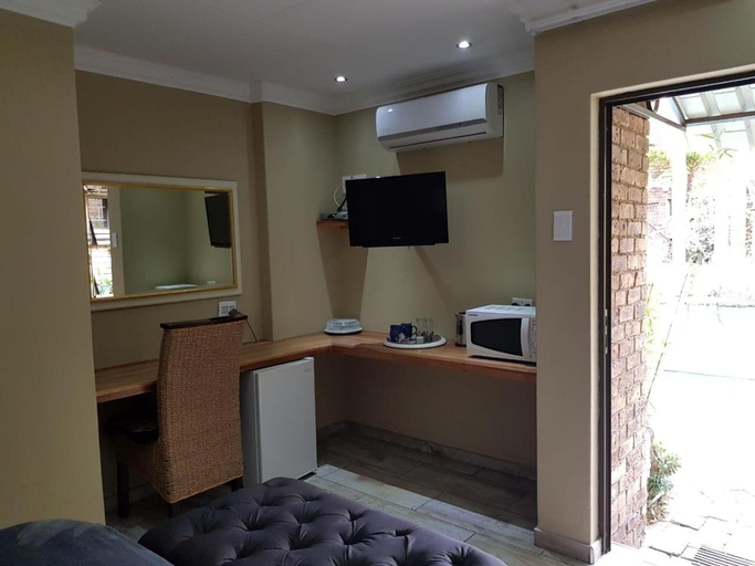 Others 5, Dormio Manor Guest Lodge, Gert Sibande