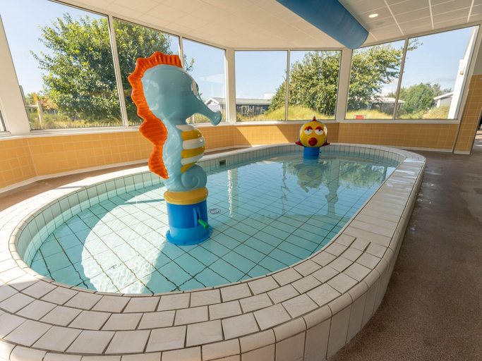 Pool 5, Nice, 2 Bathroom Lodge With Dishwasher, Near the Sea, Ameland