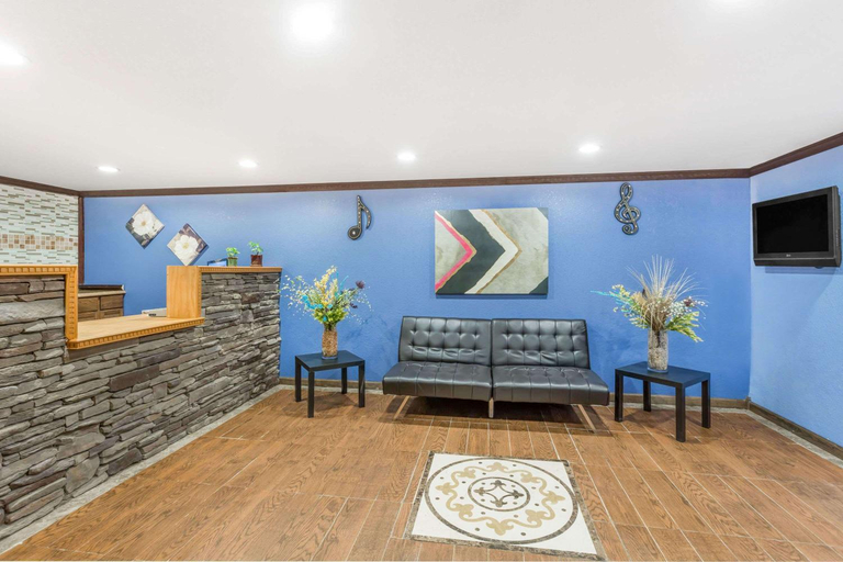 Public Area, Days Inn by Wyndham Lavonia, Franklin