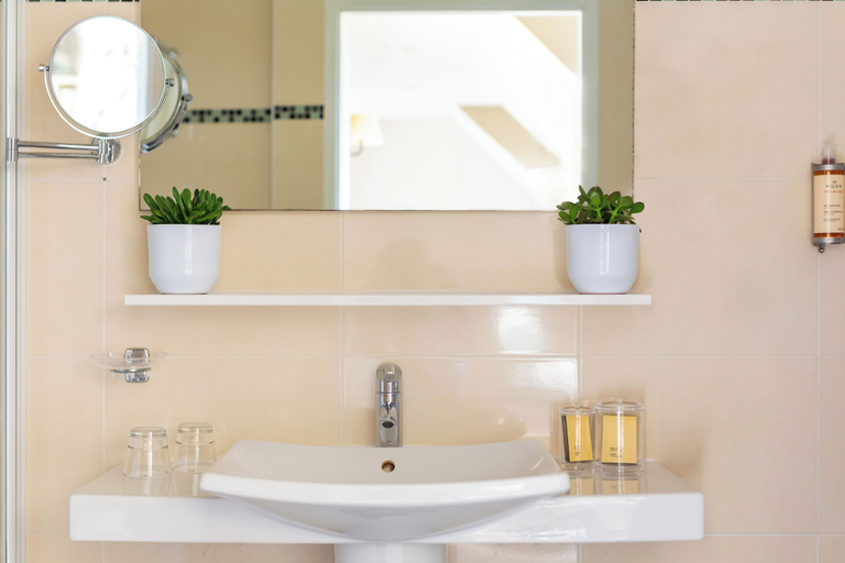 Bathroom 5, Castel Clara Thalasso & Spa, Morbihan