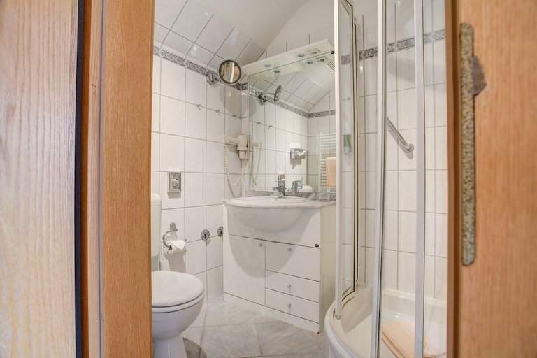 Bathroom 3, INA Hotel Consul, Kiel