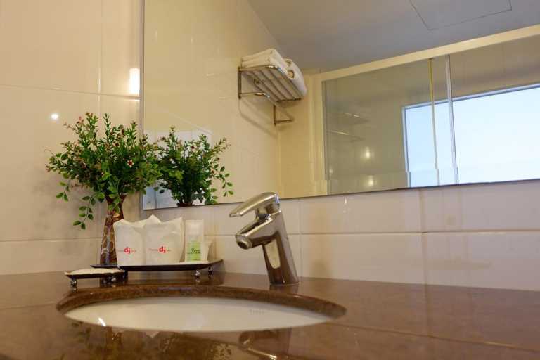 Bathroom 9