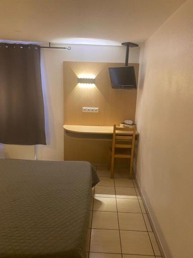 Bedroom 3, Confort Hotel, Essonne