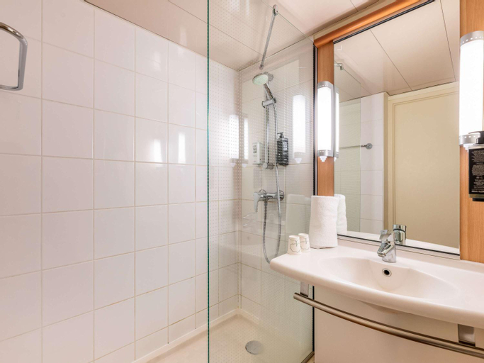 Bathroom 22