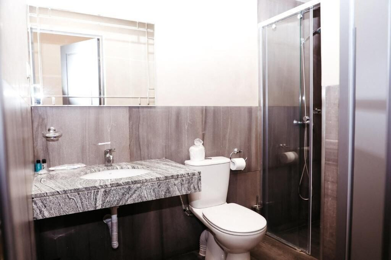 Bathroom 3, Best Western Bohemian Resort