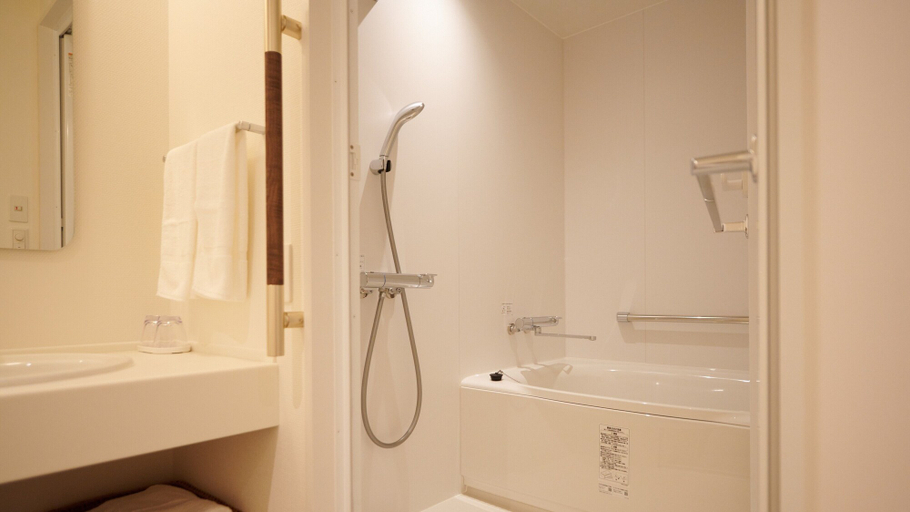 Bathroom 5, Shin-Osaka Station Hotel, Osaka