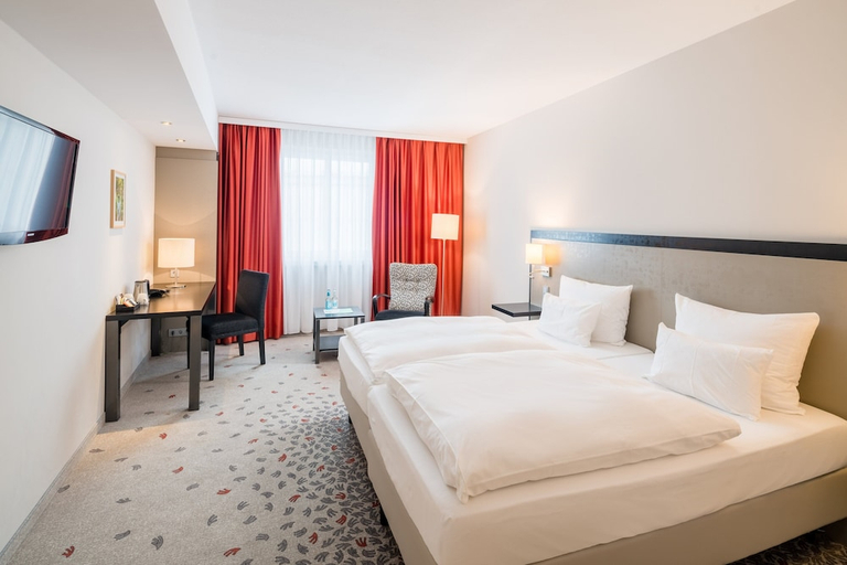 Bedroom 2, Steigenberger Hotel Bielefelder Hof, Bielefeld