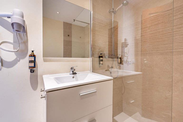 Bathroom 3, Holiday Palma Apartments, Baleares
