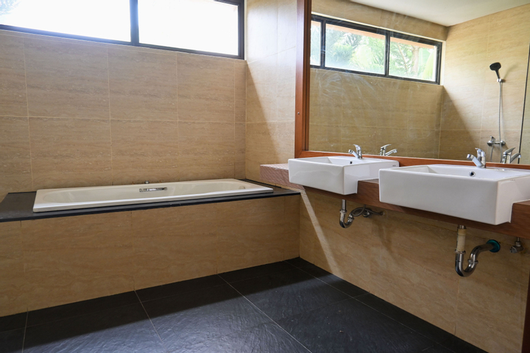 Bathroom 11