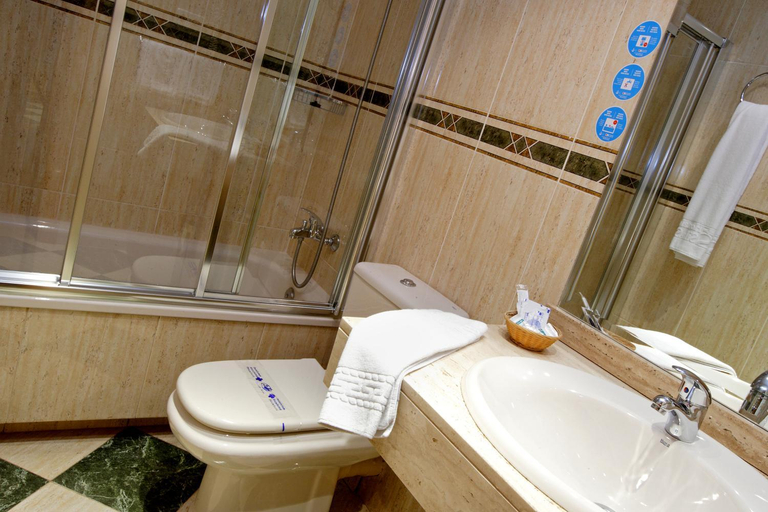 Bathroom 2, Hostal Silserranos, Madrid