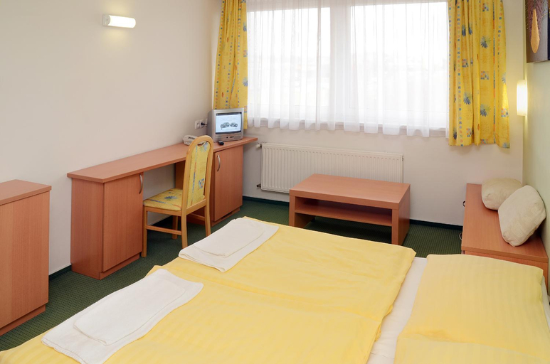 Bedroom 3, HOTEL IMOS PRAHA, Praha 8