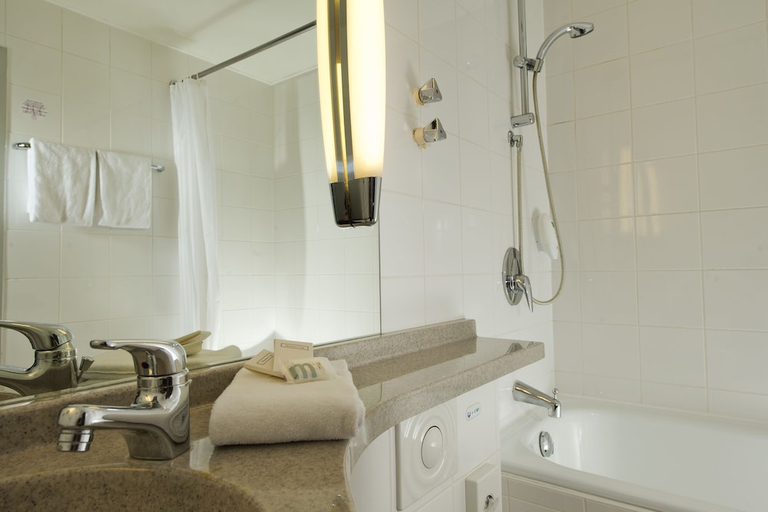 Bathroom 4, Mercure Duesseldorf Neuss, Rhein-Kreis Neuss