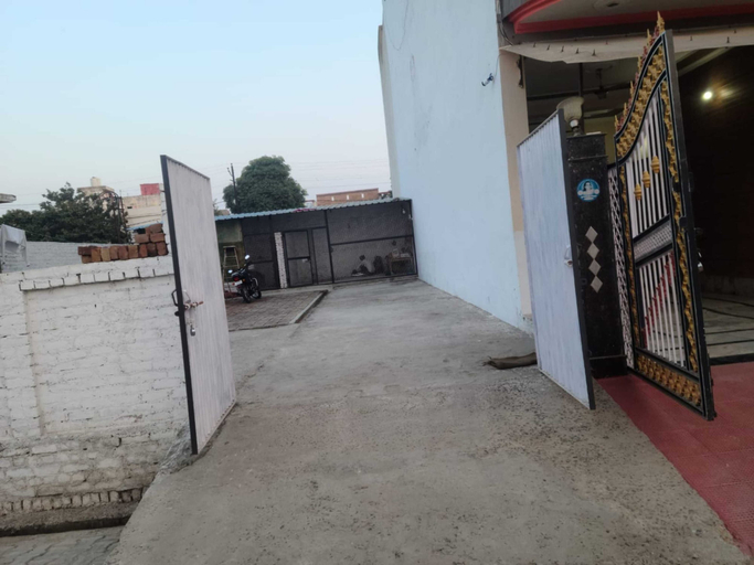 Exterior & Views 2, Shri Krishnashrya Seva Sadan By GRB, Mathura