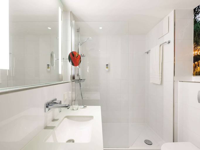 Bathroom 4, Mercure Hotel Duesseldorf Zentrum, Düsseldorf