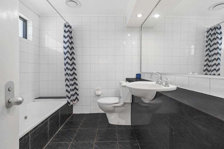 Bathroom 3, Caledonian Hotel Motel, Campaspe - Echuca