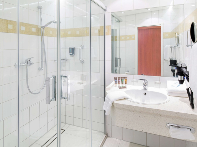 Bathroom 4, Novotel Hildesheim, Hildesheim