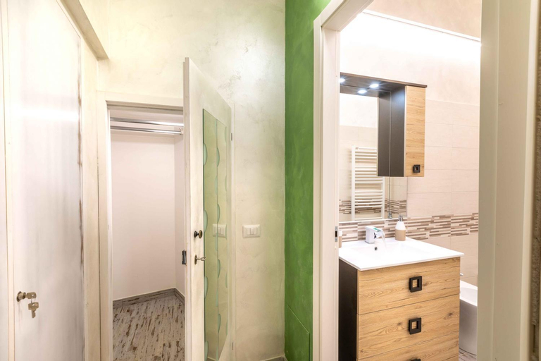 Bathroom 12