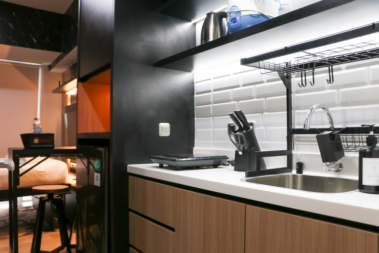 Others 4, Cozy and Strategic Studio at Tokyo Riverside PIK 2 Apartment By Travelio, Tangerang