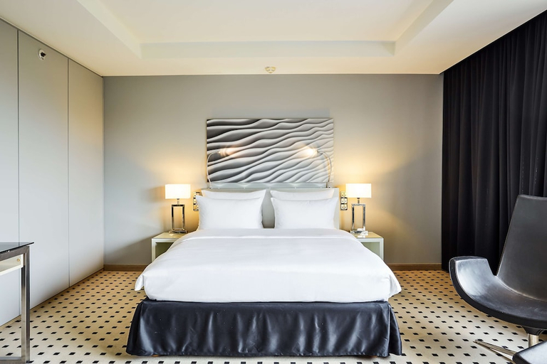 Bedroom 3, Radisson Blu Conference Hotel, Dusseldorf, Düsseldorf
