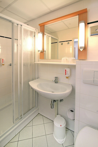 Bathroom 4, ibis Dresden Zentrum, Dresden