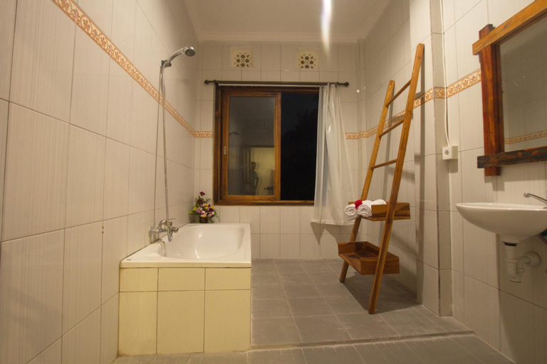 Bathroom 4
