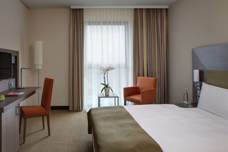 Bedroom 4, IntercityHotel Berlin Hauptbahnhof, Berlin