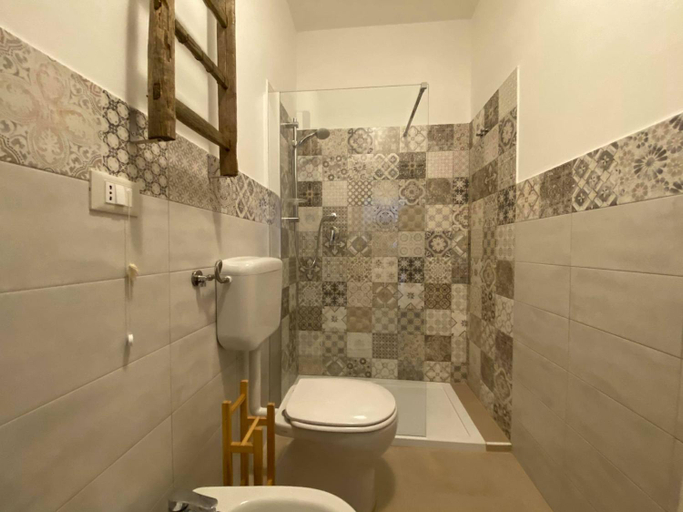 Bathroom 2, Mama Maja, Chieti