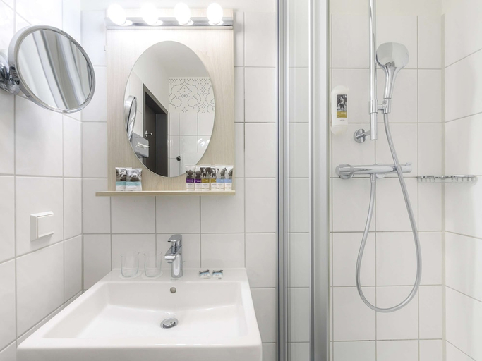 Bathroom 4, Mercure Hotel Munich Olympiapark, München