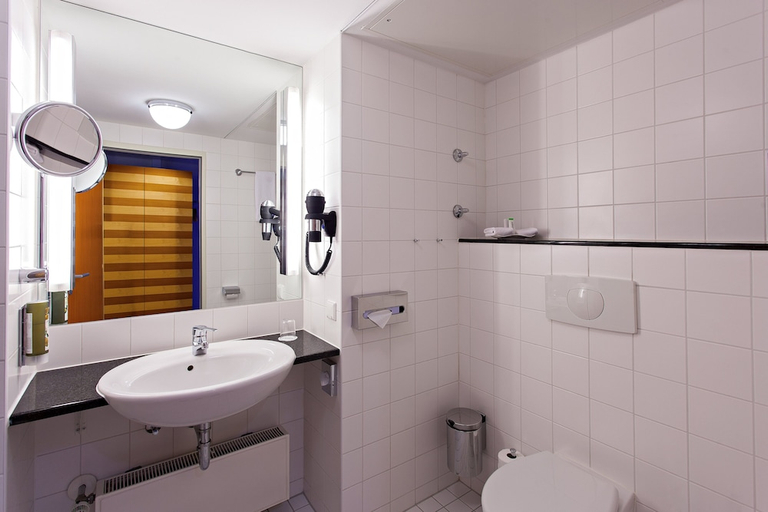 Bathroom 3, Lindner Hotel Cologne Am Dom, part of JdV by Hyatt, Köln