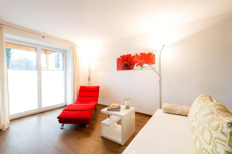 Bedroom 2, Ferienwohnungen "Am Kurpark", Rosenheim