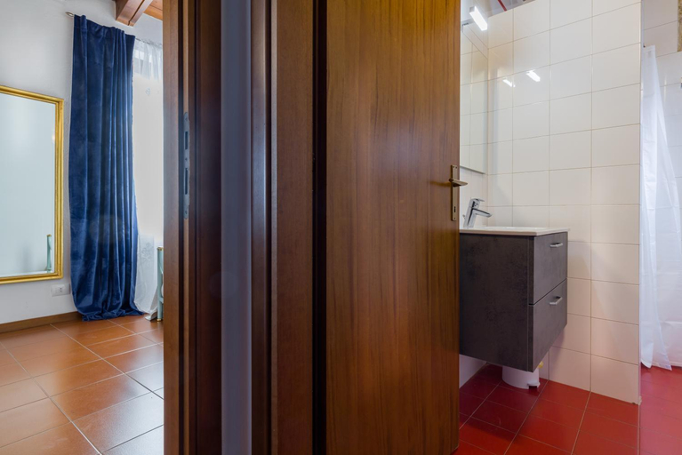 Bathroom 3, Apartments City Center, Verona