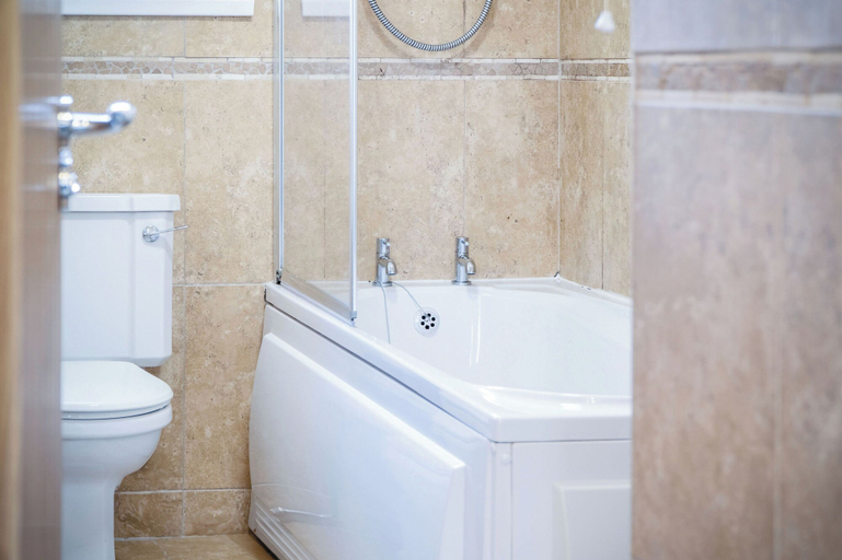 Bathroom 4, Clover Cottage - 2 Bedroom Cottage - Begelly, Pembrokeshire