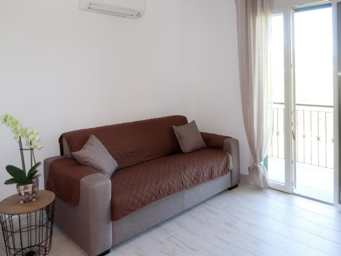 Others 4, Apartment A Ca' Gialla - AEG100 by Interhome, Savona