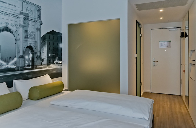 Bedroom 3, Premier Inn München City West, München