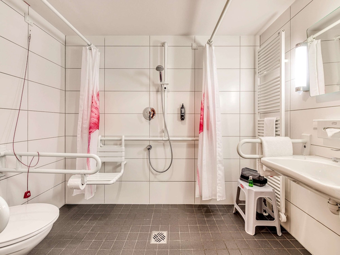 Bathroom 5, ibis Konstanz, Konstanz