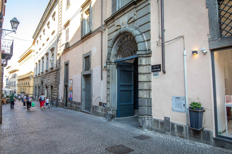 Exterior 4