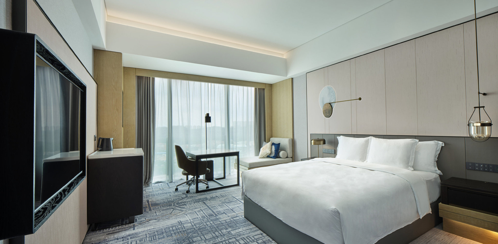 Crowne Plaza JIANGMEN BINJIANG - Tap to explore photos