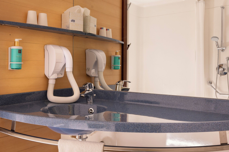 Bathroom 8