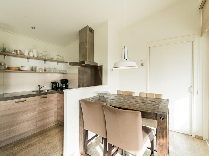 Private kitchen, Nice, 2 Bathroom Lodge With Dishwasher, Near the Sea, Ameland