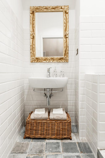 Bathroom 5, La conchiglia, Lucca