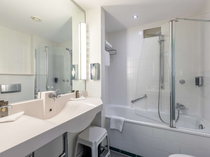 Bathroom 3, Leonardo Hotel Mainz, Mainz