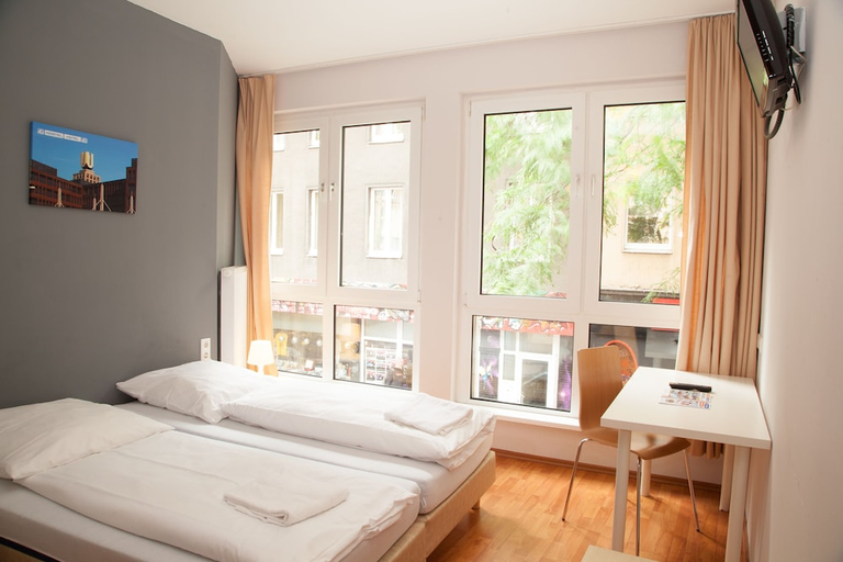 Bedroom 3, a&o Dortmund Hauptbahnhof, Dortmund