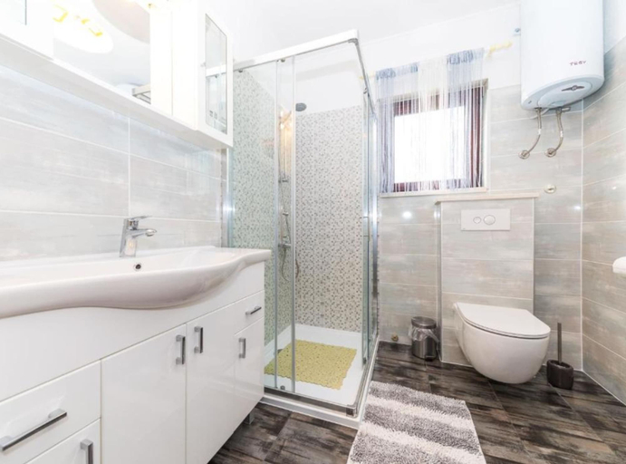 Bathroom 3, Villa Marica, Kaštela