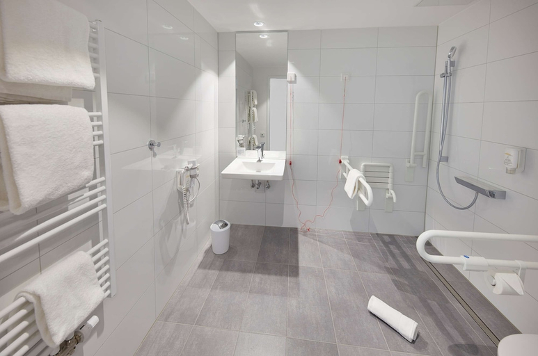 Bathroom 2, Four Points Flex by Sheraton Bochum, Bochum